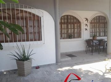 Foto 01 · Casa Linear em Jardim Camburi! Com 4 Quartos, 1 Suíte, 2 Vagas, 170m².