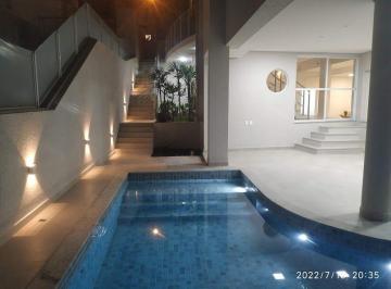 6f9e7447c91eb7958a23f9baa166623db8bc2916 · Casa de alto padrão com 4 suítes e piscina à venda em Florianópolis/SC.