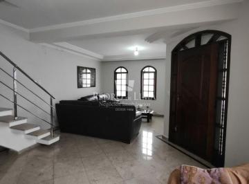Casa · 240m² · 3 Quartos · 10 Vagas · Sobrado frontal na região da Vila Ré