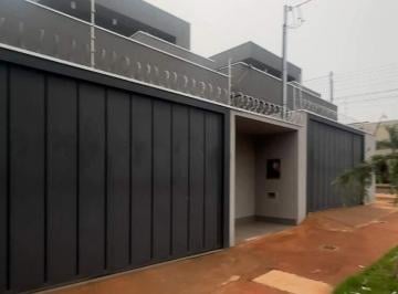 Casa · 112m² · 2 Quartos · Excelente casa bem localizada 