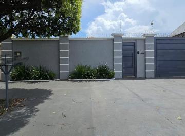 Casa · 174m² · 3 Quartos · 6 Vagas · Casa térrea em excelente localização e com terreno amplo