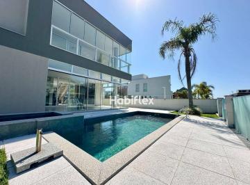 ad55873ca9a5dfd456eb4f8f9b41919ca0e37496 · Casa em condomínio fechado com acesso privativo para a praia - Morro das Pedras - Florianópolis/SC