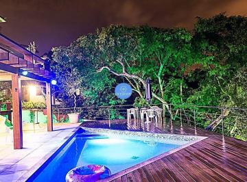 Casa · 500m² · 6 Quartos · 8 Vagas · Exclusiva Mansão na Ferradura a 500m da Praia com Área de Lazer Completa e Vista para o Mar