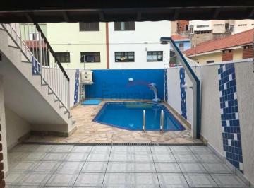 Casa · 183m² · 3 Quartos · 5 Vagas · Sobrado em rua sem saída, 3 dormitórios, sacada, quintal com piscina, churrasqueira e 5 vagas.
