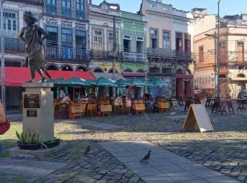 20f7bfc7546a4959bc69fef6ffe5a70bf8bf3a16 · Sobrado em ótimo ponto comercial