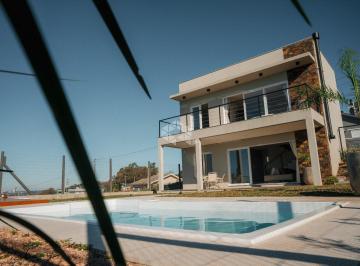 651861_i9aV1129S3qfqG_651861671bfdf516212.jpg · Casa Mobiliada com 2 Suítes, piscina com SPA aquecida e linda vista para o Vale.