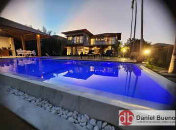 Casa · 820m² · 6 Quartos · 8 Vagas · Casa Cercada de Mata Atlantica com Vista Mar ESPETACULAR