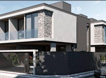 Casa · 145m² · 3 Quartos · 2 Vagas · Sobrado Diferenciado - 1 Suíte + 2 Qt - Piscina - 145 m² - Dom Bosco - Itajaí/SC