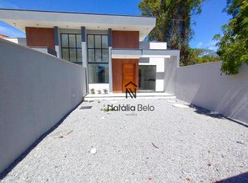 b432a440bcf19a7c86b8930f8c9cc461f249f230 · Casa Linear em meio terreno com quintal no Centro.