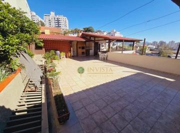 8d6c6ff0c86123d0cbb4813bea9909b5dd71893d · Casa com 4 quartos e churrasqueira em Florianópolis/SC.