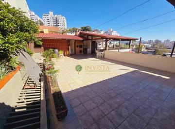 8d6c6ff0c86123d0cbb4813bea9909b5dd71893d · Casa com 4 quartos e churrasqueira em Florianópolis/SC.