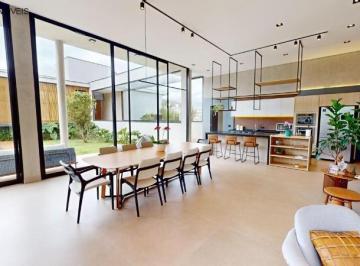 Foto 01 · Linda casa no Residencial Jequitibá, 4 suítes, Piscina, 6 vagas e com 481m². Confira!