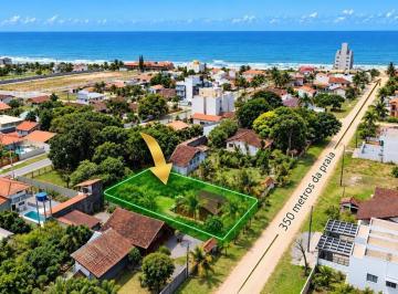 Casa · 40m² · 2 Quartos · Casa de madeira em ótima localização no Balneário Rainha do Mar em Itapoá SC!