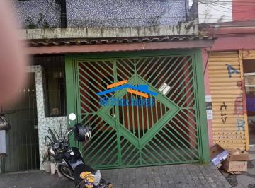 Casa · 140m² · 7 Quartos · 1 Vaga · Terreno com 4 casas já alugadas e 1 Salão. Bom para renda!