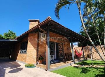 Foto 01 · Imóvel de Alto Padrão à Venda no Centro de Balneário Piçarras-SC: 3 Quartos, 2 Suítes, 5 Vagas de Ga