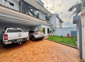 Casa · 160m² · 3 Quartos · 4 Vagas · Sobrado à venda, 3 quartos, 1 suíte, 4 vagas, Região do Lago - Cascavel/PR