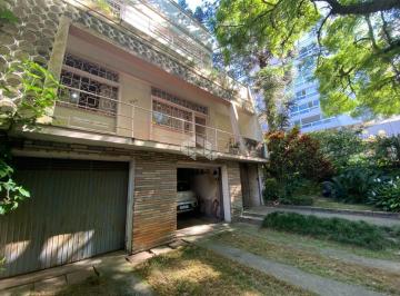 306891_iL7MF3s6030Vz66oA9Cm_3068916414bbc1978b0.jpg · Casa 05 dormitórios, 04 vagas, com 301m² no Bairro Petrópolis Porto Alegre.
