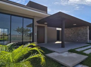 Casa · 136m² · 3 Quartos · 4 Vagas · R$ 950.000,00
