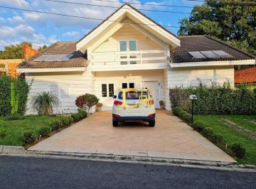 img0 · Casa em Condomínio com 3 Quarto(s) e 4 banheiro(s) para Alugar, 300 m² por R$ 6000 / Mês