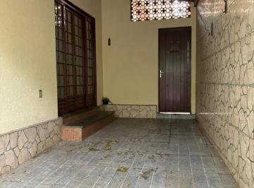 img0 · Casa com 4 Quarto(s) e 2 banheiro(s) para Alugar, 220 m² por R$ 2700 / Mês