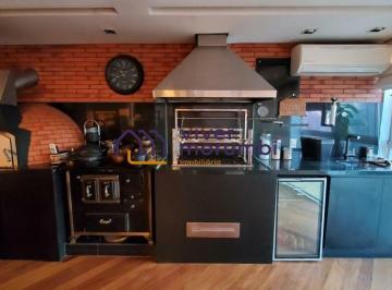 Apartamento · 207m² · 2 Quartos · 4 Vagas · Desfrute de uma vista fantástica para o bosque!