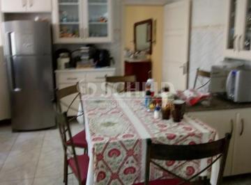Casa · 300m² · 4 Quartos · 6 Vagas · Sobrado A Venda em Mirandópolis