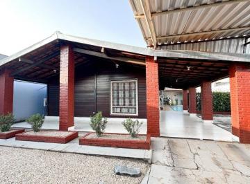 Casa · 210m² · 3 Quartos · 4 Vagas · CASA NA QUADRA 603 SUL(ARSO 61) COM 210M², 3 QUARTOS SENDO 1 SUÍTE COM CLOSET E ÁREA DE LAZER COMPLE