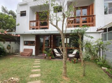 644250_ij1N2xXh_644250672269f53b1a1.jpg · Casa de Alto Padrão com 3 Suítes e Banheiras em Garopaba - O Refúgio dos Seus Sonhos