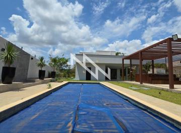 Casa · 354m² · 5 Quartos · 2 Vagas · Sobrado de Alto Padrão em Hidrolândia com 5 Suítes e Piscina Moderna