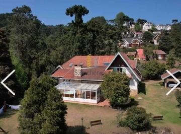 Casa · 466m² · 5 Quartos · 8 Vagas · Fantástica casa venda Campos do Jordão - 5 dormitórios + quadra tênis oficial