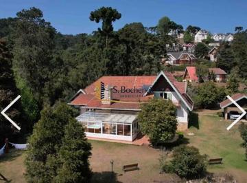 Casa · 466m² · 5 Quartos · 8 Vagas · Fantástica casa venda Campos do Jordão - 5 dormitórios + quadra tênis oficial