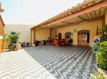 Casa de 3 quartos, Samambaia · Casa de 2 quartos, suite, reformada,armários em Samambaia Norte.