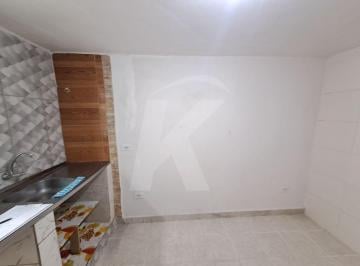 Casa · 25m² · 1 Quarto · Casa com 1 quarto e banheiro.