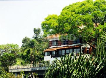 Casa · 1298m² · 6 Quartos · 4 Vagas · Linda Casa em condomínio fechado no Bairro Praia da Lagoa, com vista para a cidade São Paulo