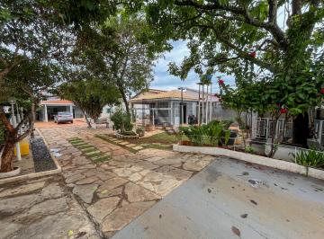 Casa de 6 quartos, Vicente Pires · Encanto e Conforto: A Casa Perfeita para Sua Família em Vicente Pires!