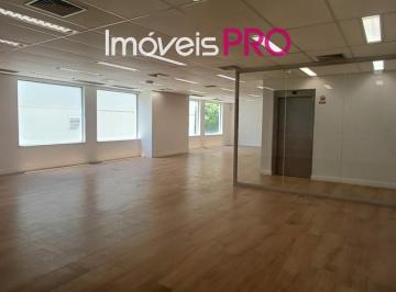 Comercial · 400m² · 3 Vagas · Imóvel comercial A.v Ibirapuera, reformado, 3 vagas na frente, 3 andares com elevador.