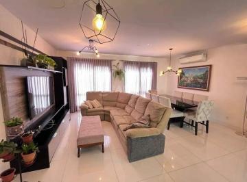 Casa · 207m² · 3 Quartos · 2 Vagas · Casa em condomínio com 3 dormitórios suítes e 2 vagas de garagem no bairro Central Park