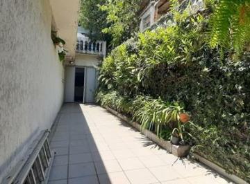 Casa · 130m² · 3 Quartos · 5 Vagas · Casa Térrea, com quintal, e varias vagas de garagem - FL22
