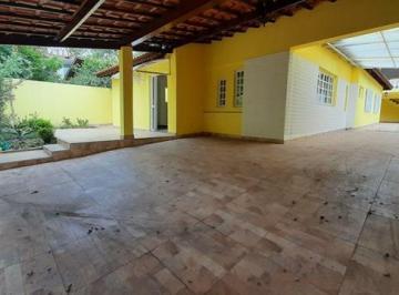 Casa · 200m² · 3 Quartos · 6 Vagas · Linda casa Térrea em condomínio, Reformada, 3 suites, 5 Wc, 6 vagas e churrasqueira - FL22