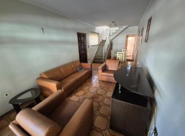 Casa · 170m² · 3 Quartos · 2 Vagas · Sobrado com 3 dormitórios, 1 suite, banheiro social, lavabo, depósito nos fundos com quarto