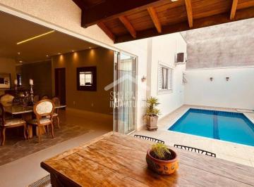 Casa · 228m² · 4 Quartos · 2 Vagas · Casa com 4 suítes e piscina no condomínio Portal dos Ipês