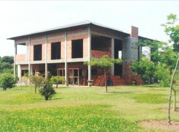 Foto 03 · Casa com Potencial Incrível em Terreno de 8.900m² - Área Construída de 650m², Mini Lago e Muito Mais