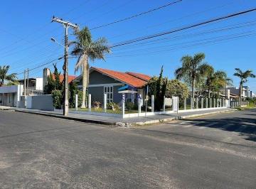 Casa · 183m² · 4 Quartos · 2 Vagas · Casa à venda no centro de Passo de Torres/SC