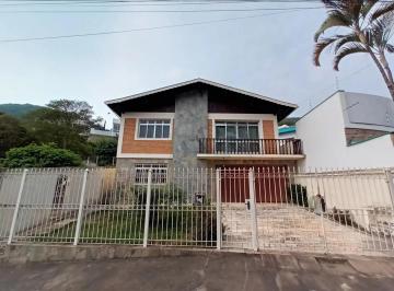 Casa · 314m² · 5 Quartos · 3 Vagas · Casas Padrão em Poços de Caldas