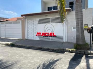 Casa · 190m² · 3 Quartos · 2 Vagas · Sobrado com piscina em Jacareí - Parque dos Sinos