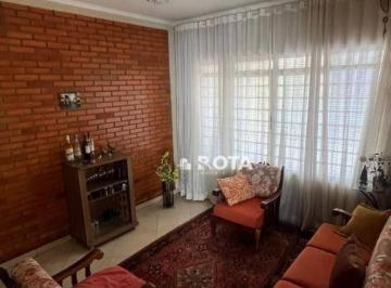 a48d545918544746f99d922c2e898c4e08c940d8 · casa térrea c/ 3 quartos + edícula completa com o 4º quarto + área gourmet + home theatre.