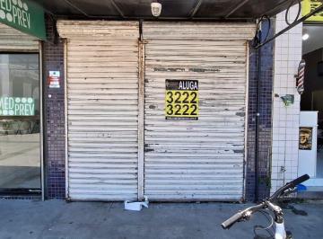 caab5c351d0322ae5e01be4d7a4108521041171d · Loja comercial com mezanino e 60m² para locação no Centro de Florianópolis.