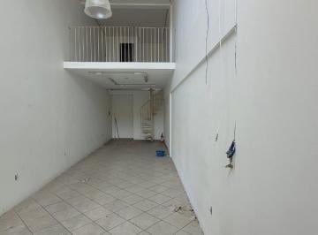 58c3f639e1880cf2c2d38d5048d1132763e689e0 · Loja comercial com mezanino e 60m² para locação no Centro de Florianópolis.