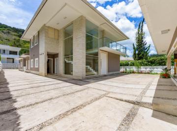 Casa · 553m² · 6 Quartos · 4 Vagas · Casa com 6 quartos em condomínio no Quebra Frascos, Teresópolis
