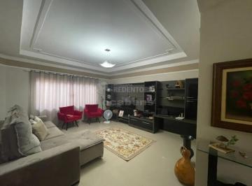 Casa · 200m² · 2 Quartos · 3 Vagas · Casa com 02 dormitórios Suíte Master  localizada em Mirassol.